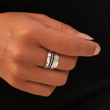 bali ring oxidized en met bolletjes en gehamerde baan, heel uniek en echt zilver