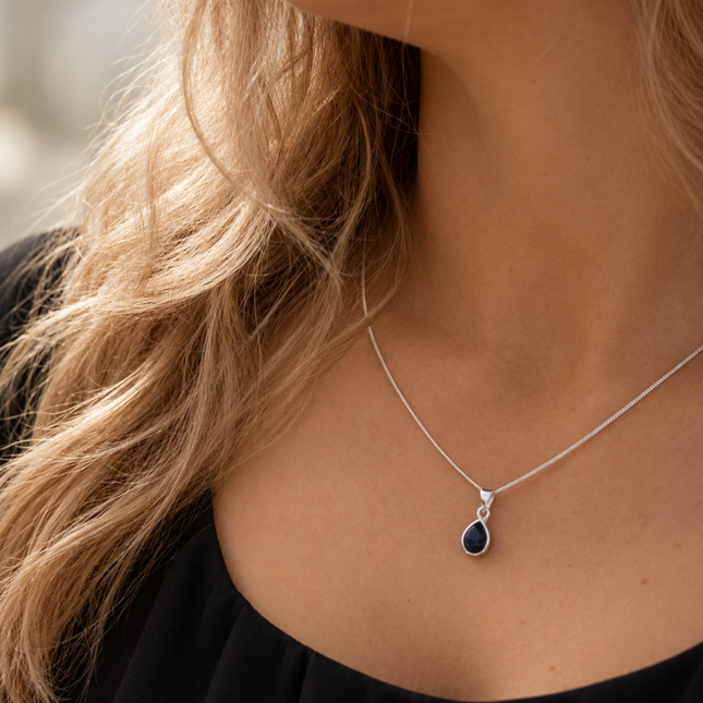 druppelvorm hanger met zilveren ketting