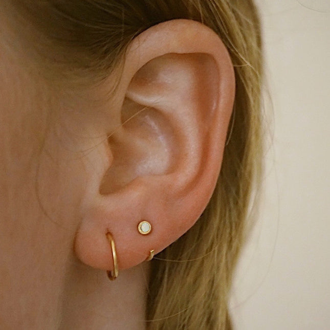 My Unique Style Hugging oorringetjes opal - goud