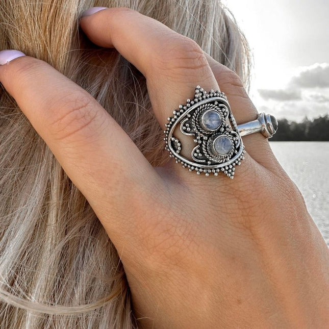 My Unique Style Moon Dreamer ring
