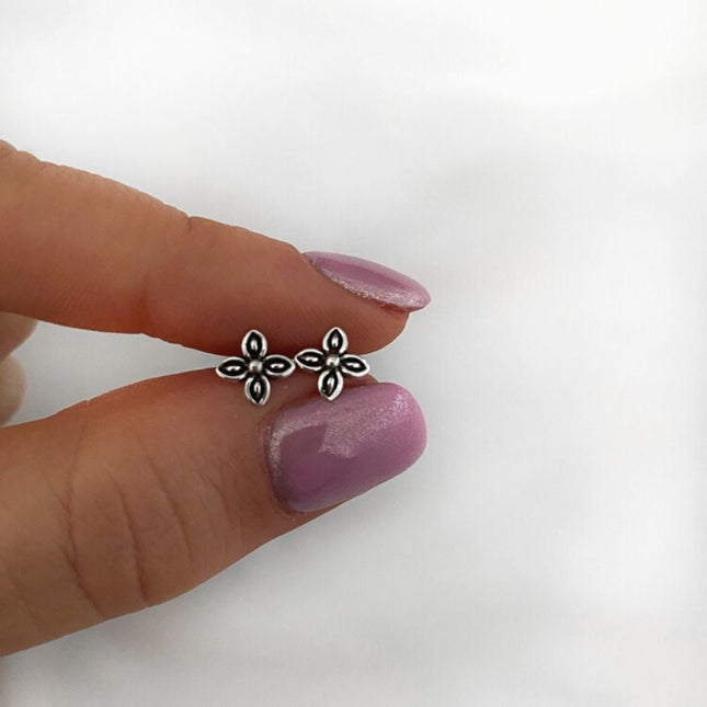 My Unique Style Oxidized flower oorknopjes - 925 zilver