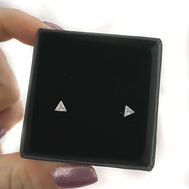 My Unique Style Sparkle triangle oorknopjes - 925 zilver