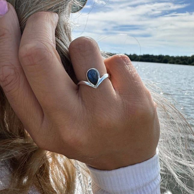 My Unique Style V-ring Labradoriet - 925 zilver