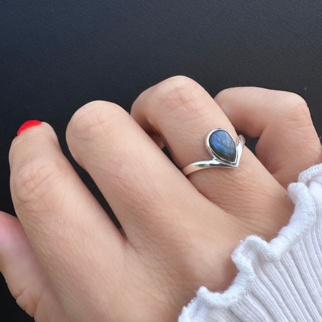My Unique Style V-ring Labradoriet - 925 zilver