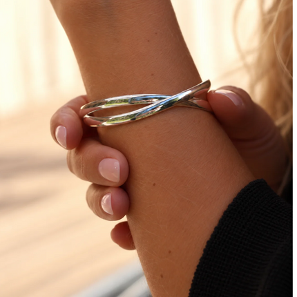 deze armband is goed verstelbaar, echt zilver. slavenarmband bangle, een echte eycatcher die ook nog eens tijdloos is