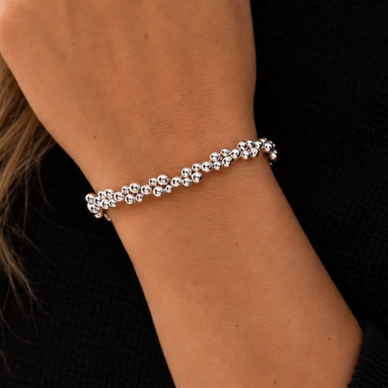 balletjes statement armband zilveren. gedragen om pols, ook mooi om te combineren